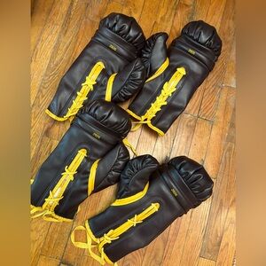 Everlast 2926 2 Sets of Black and Yellow Boxing Gloves